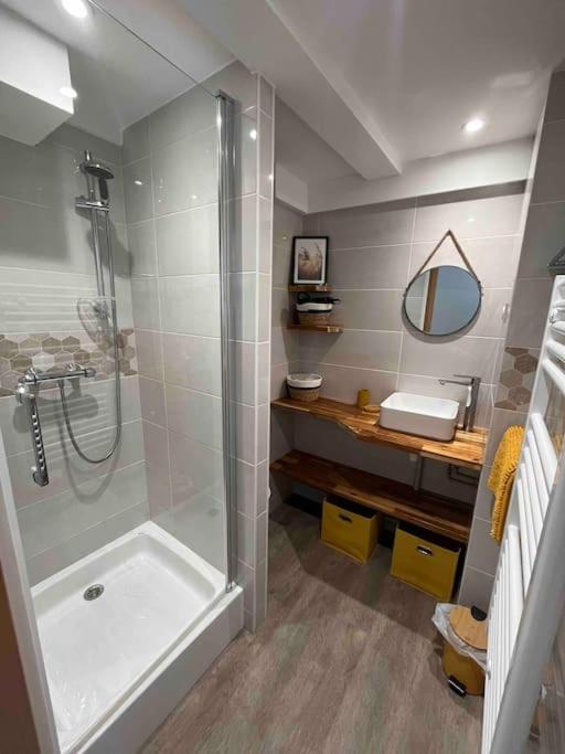 Appartement En Plein Coeur Du Centre Ville لي سابلِ دولونْ المظهر الخارجي الصورة