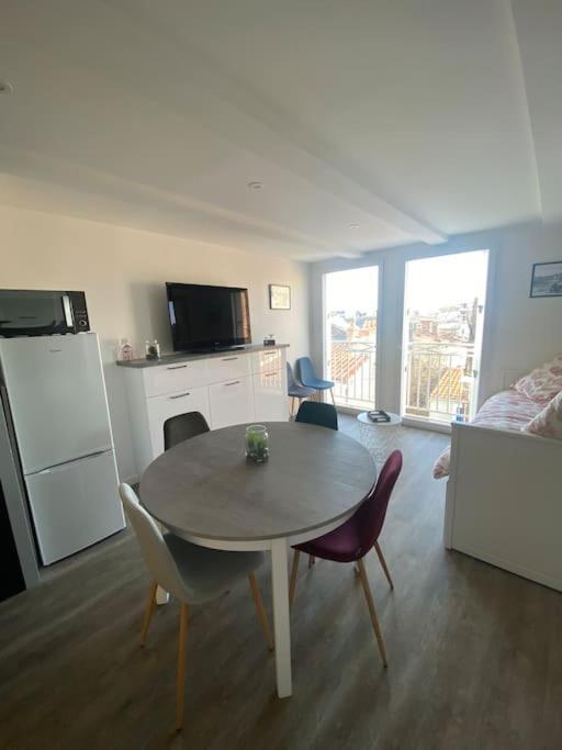Appartement En Plein Coeur Du Centre Ville لي سابلِ دولونْ المظهر الخارجي الصورة