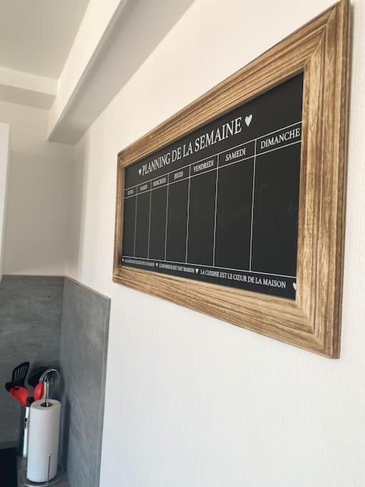 Appartement En Plein Coeur Du Centre Ville لي سابلِ دولونْ المظهر الخارجي الصورة