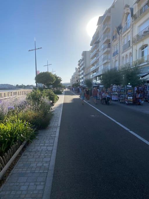 Appartement En Plein Coeur Du Centre Ville لي سابلِ دولونْ المظهر الخارجي الصورة